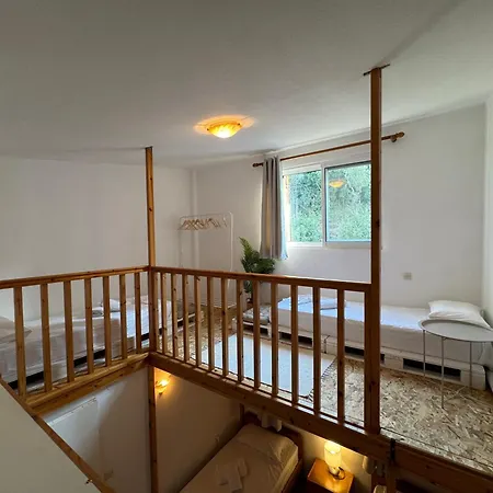 Davanos House